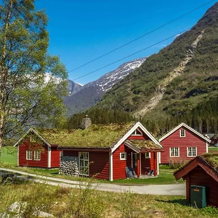 Momestova * Stryn